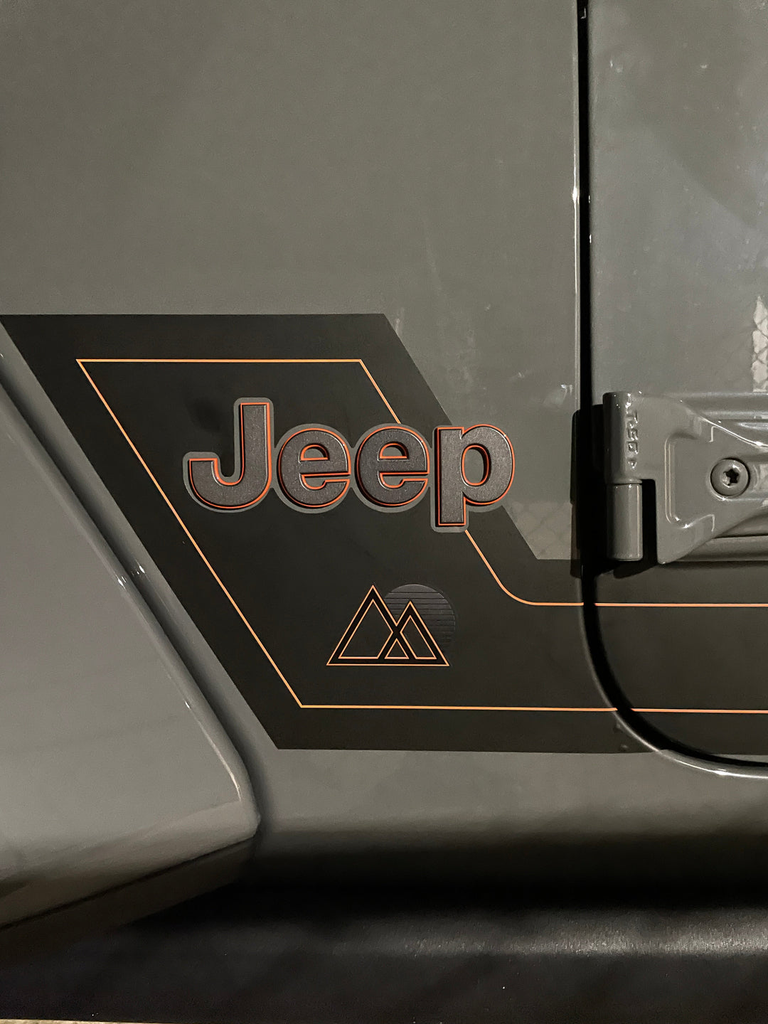 Lower Side Stripe with pinstripe for Gladiator JT